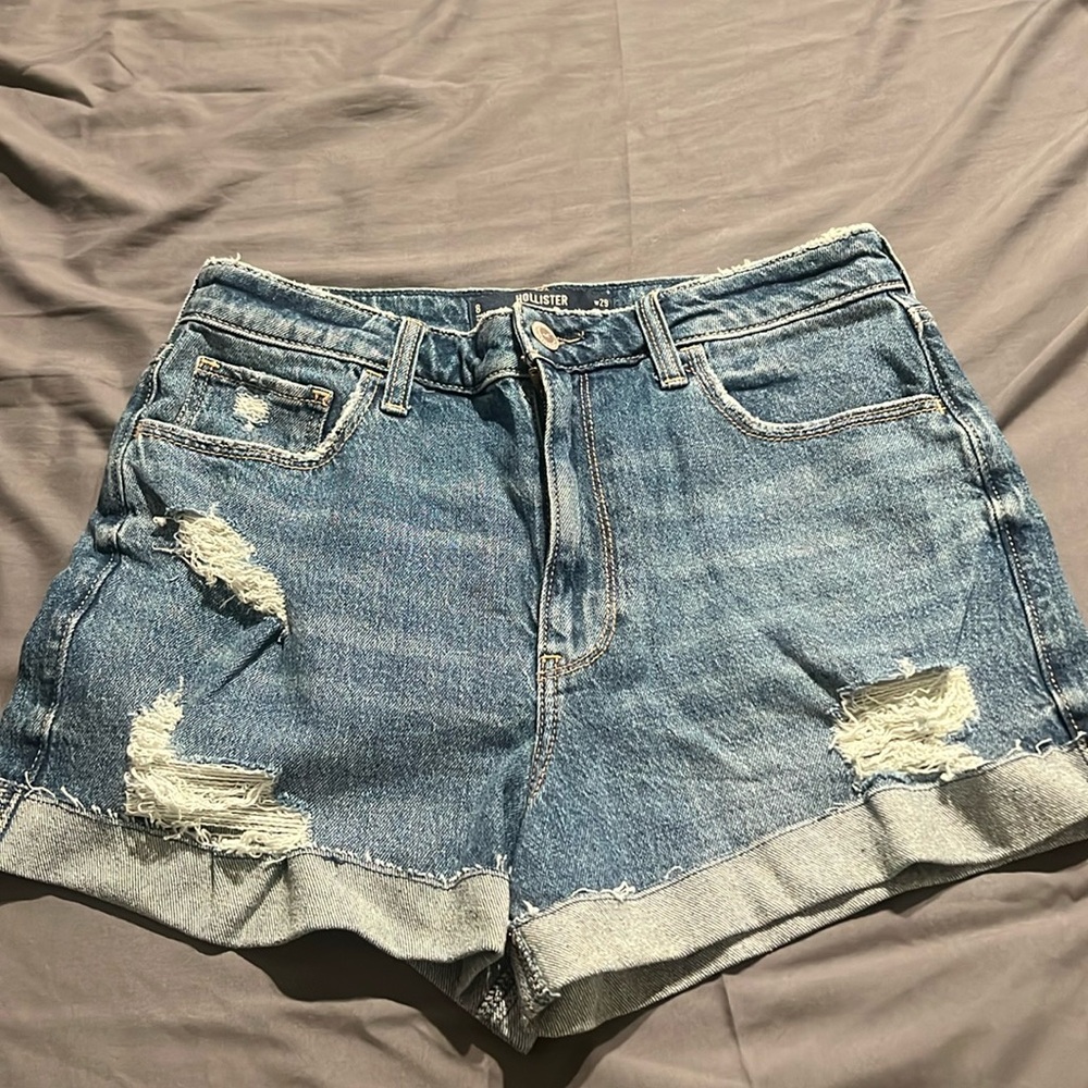Hollister Ultra High-Rise Mom Jean Short - Size 8